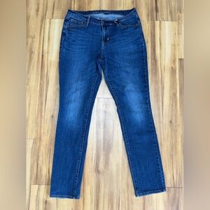 134: Old Navy Women's Classic Blue Skinny Jeans - 10